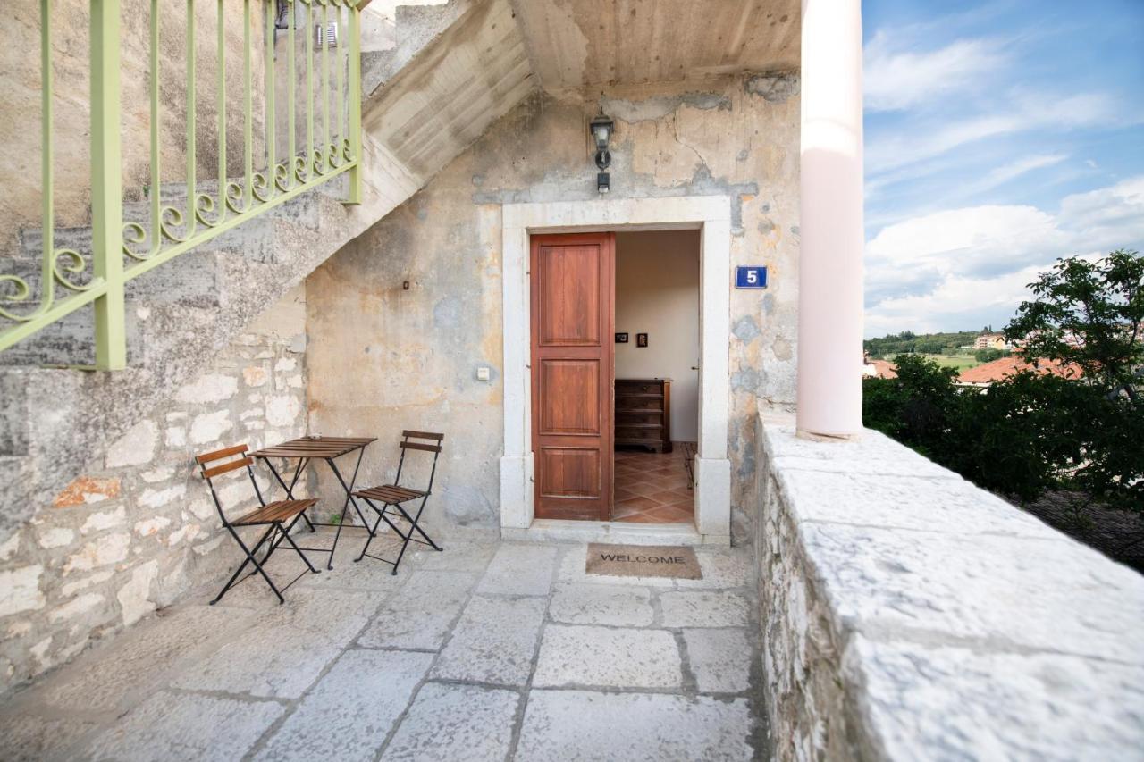 Old Town Studio And Apartment Vrsar Exterior photo