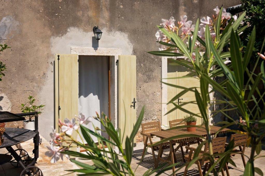 Old Town Studio And Apartment Vrsar Exterior photo